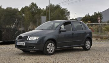 SKODA – FABIA 1.2 64CV YOUNG lleno