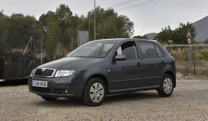 SKODA – FABIA 1.2 64CV YOUNG lleno