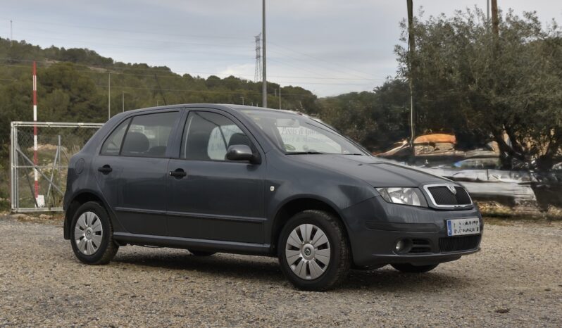 SKODA – FABIA 1.2 64CV YOUNG lleno