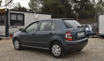 SKODA – FABIA 1.2 64CV YOUNG lleno