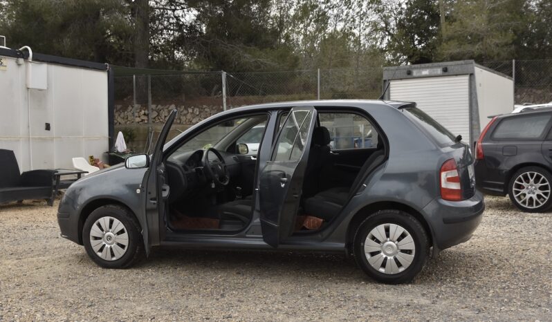 SKODA – FABIA 1.2 64CV YOUNG lleno