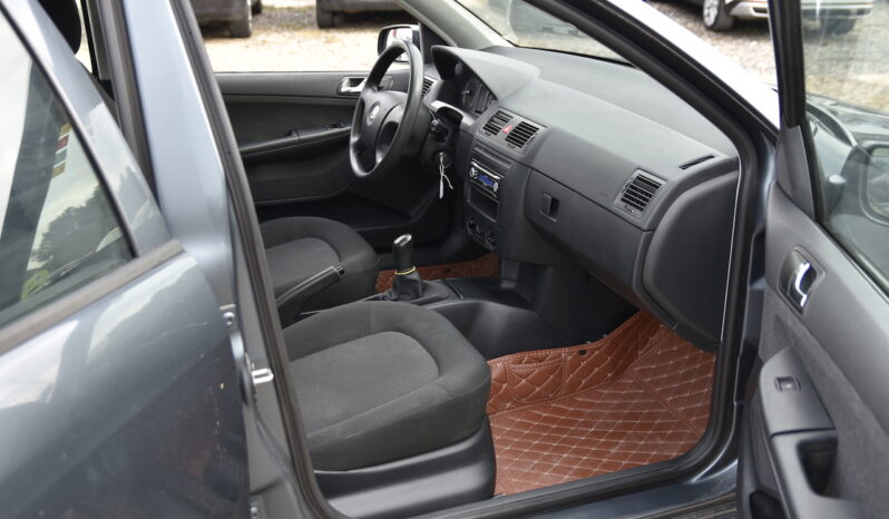 SKODA – FABIA 1.2 64CV YOUNG lleno