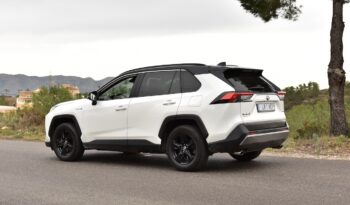 TOYOTA Rav4 2.5l 220H Business lleno