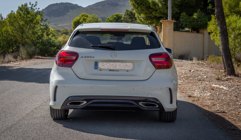 MERCEDES-BENZ Clase A A 200 d AMG Line lleno