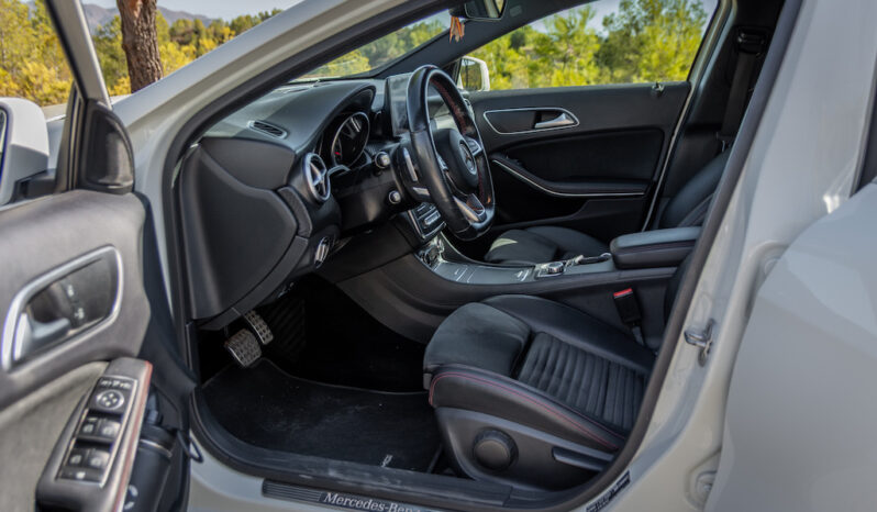 MERCEDES-BENZ Clase A A 200 d AMG Line lleno